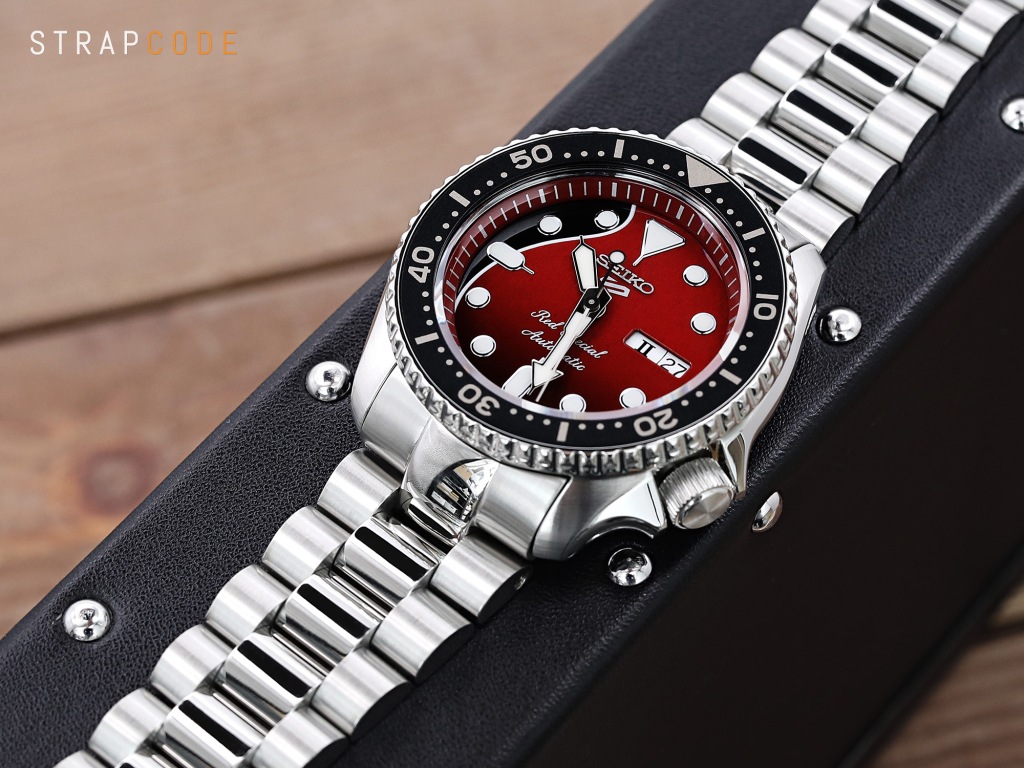 Seiko 5 Sports X Brian May “The Red Special” SRPE83 LE | WatchinTyme